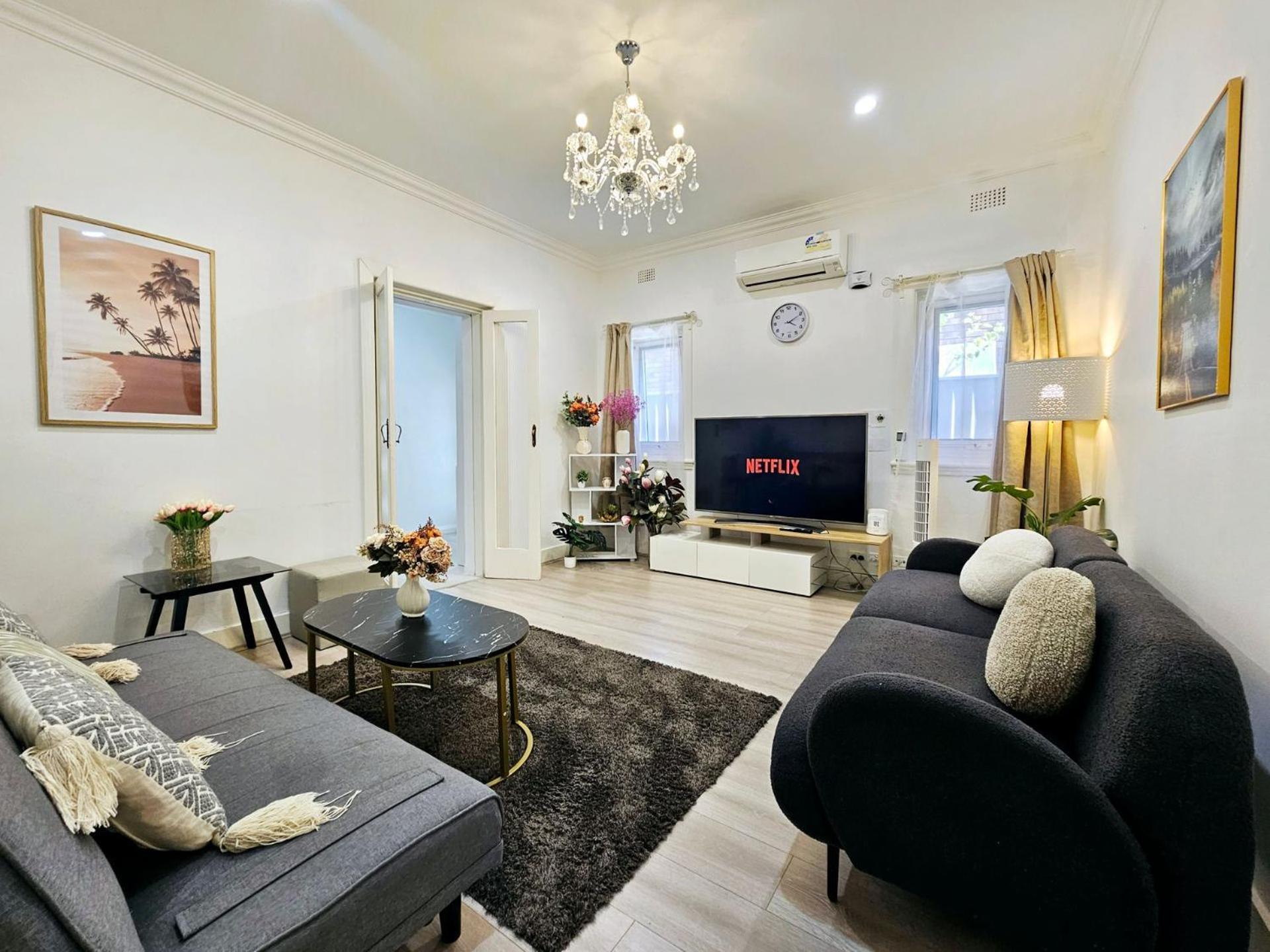 Guest house Mins To Mall Convenient 3beds Classic Charm Sydney